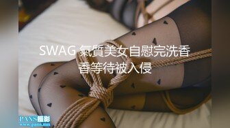 几个漂亮的妹子跟大哥们玩群P，全程露脸淫乱的房间激情不断，吃奶玩逼道具抽插，深喉草嘴各种体位爆草蹂躏