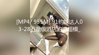 小吃店女厕全景偷拍多位美女嘘嘘还有几个不错的少妇鲍鱼保养的非常好还是粉嫩粉嫩的2