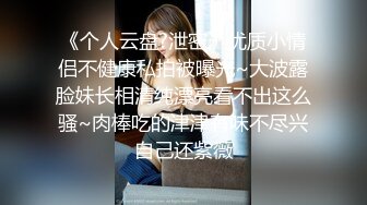 漂亮伪娘露出 家里坐电梯出来来到小区公园 大白天边走边撸 闲庭信步 肚子真大 还能射出来