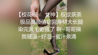 绿帽大哥让小弟玩自己骚老婆，自己一旁指导怎么操，大鸡吧枪枪到底，顶入子宫插的白浆冒