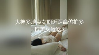 家庭网络摄像头被黑TP苗条身材坚挺大奶漂亮妹子光着身子坐在地板上镊子硬拔阴毛搞的阴部都红了