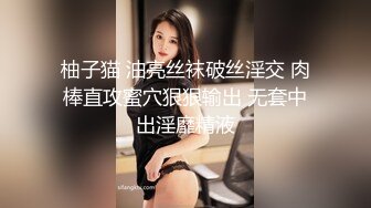 【战狼无套】短发离异人妻家中被情人偷拍，玩着手机裸体躺平你随便玩，一会儿性欲大起干得激情