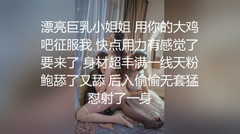 45岁的阿姨要吃酸奶鸡巴，给她整来啦，开心的不得了，‘贼爽，好痒啊哈哈哈’，在拍呢在拍着！