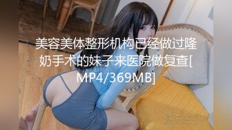 新人下海【小奶茶】良家小少妇首次脱光，小家碧玉型，白白圆润的奶子，黑森林内淫水潺潺，还有些羞涩 (2)