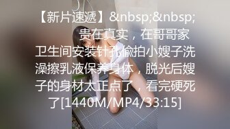 酒店3P，老公在旁边撸着鸡巴看，骚妻各种姿势和单男尝试！