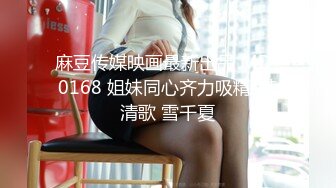 男子爬天花板偷窥漂亮妹子换衣服