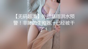 极品少妇全程露脸展示骚穴的超大容量，表情好骚感觉快哭了，逼里塞异物自己挤出来尿尿给你看，道具爆菊花