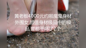 新流出国内厕拍牛人八月份作品商场隔板女厕露脸偷拍几个妹子嘘嘘第一个售货员有所察觉差点被她发现