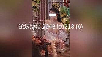 腹肌小伙和饥渴熟女约炮，鸡巴被少妇花式姿势咬住，死活挣脱不了，阿姨你太猛了