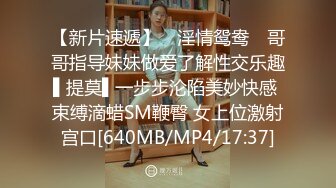 邻家极品小女人白丝情趣诱惑全程露脸跟狼友撩骚互动，颜值很高微胖极品，道具抽插骚穴