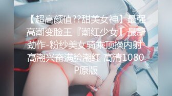 抄底30岁数学老师尿尿，原来是个大骚逼，两片大阴唇都干的发黑