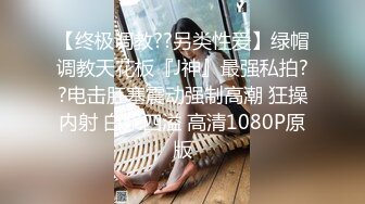 商场女厕全景偷拍连衣裙美女阴毛杂乱的小肥鲍鱼