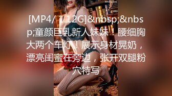 大哥双飞两个风骚轻熟女，露脸床上一起伺候大哥