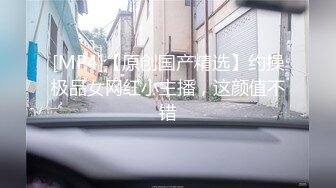 商场一路跟踪抄底吊带裙纹身女✿骚的很里面没有穿内裤大肥B在眼前晃来晃去