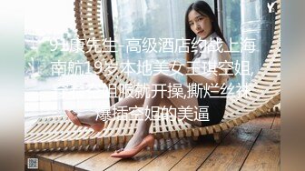 四月新流出高校女厕极品高清全景后拍喇叭裤美女怕尿裤子上把裤脚卷起再拉