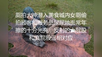 美女与野兽的激情碰撞，黑丝露脸风骚人妻伺候黑鬼大鸡巴，深喉口交好刺激，让大老黑