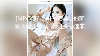 [MP4/ 550M] 三男两女多人淫乱沙发上干到卧室，一人一个后入开操，摄影小哥旁边指导姿势