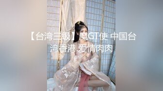 【新片速遞】&nbsp;&nbsp;尾随偷拍❤️开衩亮闪闪蕾丝裙美女排队买单被抄底红色蕾丝内包裹肉臀❤️和家人逛街的白裙长腿美少妇米白骚内[281MB/MP4/03:56]