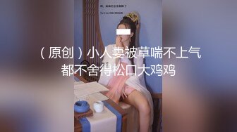 美女包臀裙骚丁边走边吃